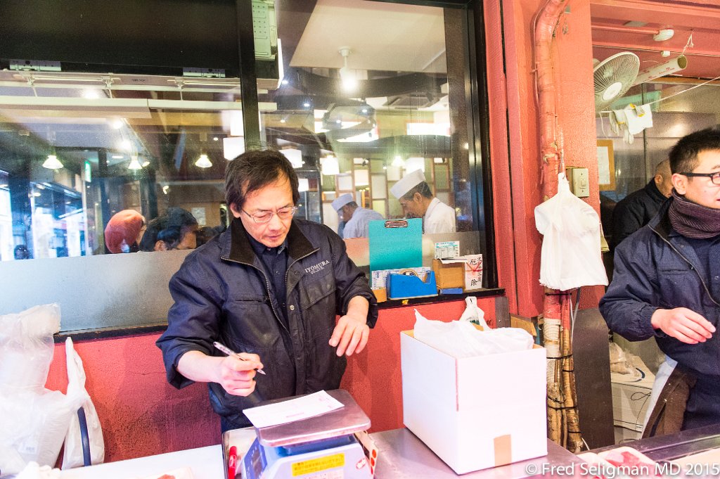 20150311_115257 D4S.jpg - Fish store, Ginza, Tokyo